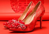 穿别人的婚鞋有什么说法吗 自己的婚鞋能不能外借