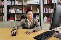 策马扬鞭再出发，稳中奋进赢未来