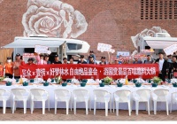 旅行与美食相伴，壹捞百味蘸料火锅联合览众房车传递品质生活新理念！