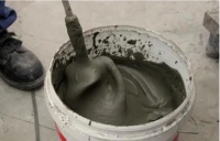 有人说，搅拌瓷砖胶很“湿湿碎”？