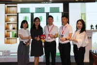 “象”遇空间柜门墙一体化，凝聚健康美好生活！ 新浪家居主编观察团潮探圣象家居