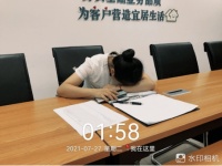 台风夜，她为500+户业主坚守，自己累趴下……