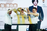 《广岛之恋》原作者张洪量出席成都金可儿床垫开业典礼