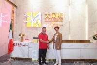 意大利驻华领事Ms Lucia Pasqualini鼓励大角鹿到意大利建设大理石瓷砖工厂