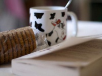 点亮氛围感的卧室床头阅读灯，让诗意生活在枕间绽放