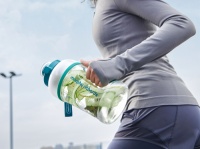 摩飞新品便携榨汁桶重磅来袭，今夏开启“果汁自由”+“无限畅饮”的快乐模式！