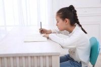 光明园迪提醒您，孩子脊柱问题千万不要忽视