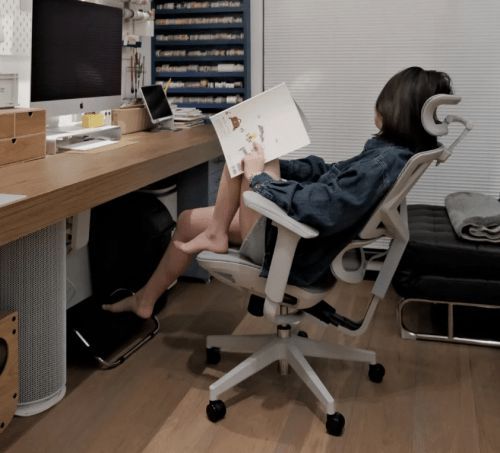 摆脱久坐腰酸背痛困扰,运动与人体工学椅双管齐下的健康办公指南