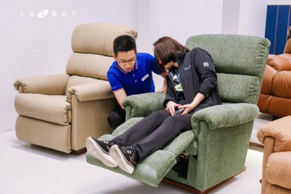 2024家居展会热辣开启！ LAZBOY洞见市场拐点，用舒适探索展会新玩法