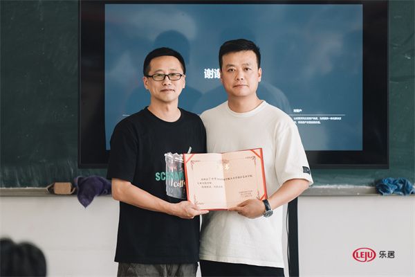 艺术设计进校园 | 丁世强被授予航空航天大学设计艺术学院专业实践导师