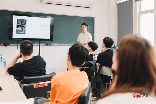 艺术设计进校园 | 丁世强被授予航空航天大学设计艺术学院专业实践导师
