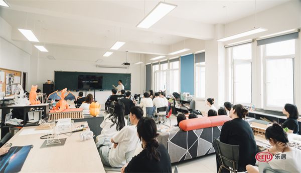 艺术设计进校园 | 丁世强被授予航空航天大学设计艺术学院专业实践导师