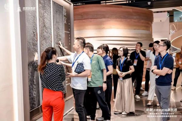 广东省家居建材商会携一众企业家代表走进冠珠瓷砖,共话新发展