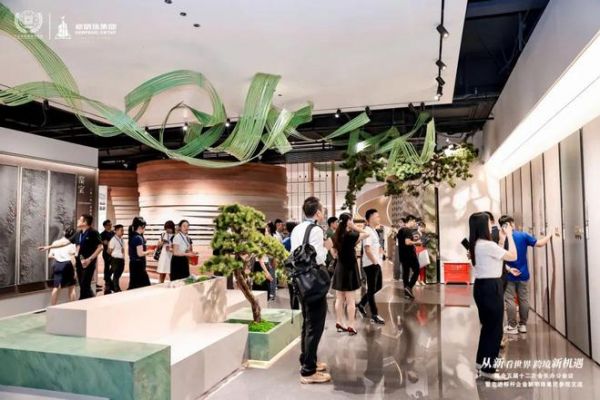 广东省家居建材商会携一众企业家代表走进冠珠瓷砖,共话新发展