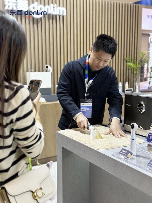 东菱携一众新品亮相AWE2025，春分之际开启现代中式生活新篇章！