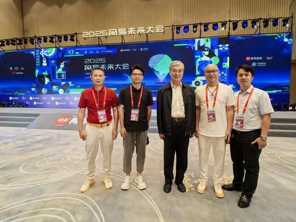 传统工艺与AI共舞，李忠信红木以智能见未来