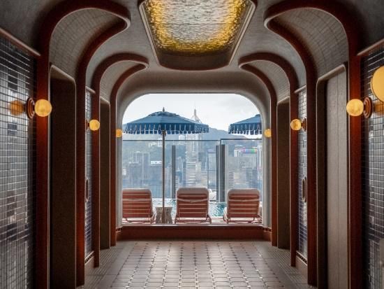 梁志天设计集团打造香港尖沙咀金普顿酒店 Swim Club成为天际社交新地标