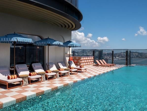 梁志天设计集团打造香港尖沙咀金普顿酒店 Swim Club成为天际社交新地标