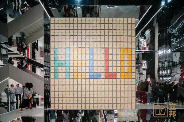 图片包含 室内, 男人, 大, 人们 AI 生成的内容可能不正确。