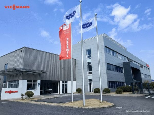 以“智造实力”共创“舒适家未来新范式”—— 菲斯曼与京东电器智能舒适家达成2026战略合作