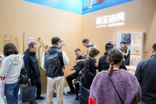 帝王洁具展区备受关注